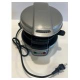 Dash Belgian Waffle Maker and Hamilton Beach Sandwich Maker Set Dash Belgian Waffle Maker and Hamilton Beach Sandwich Maker Set