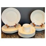 Martha Stewart White Dinnerware Set of 16 Pieces - Plates & Bowls Martha Stewart White Dinnerware Set of 16 Pieces - Plates & Bowls