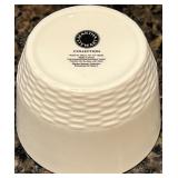 Martha Stewart White Dinnerware Set of 16 Pieces - Plates & Bowls Martha Stewart White Dinnerware Set of 16 Pieces - Plates & Bowls