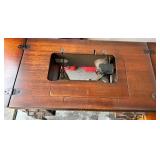 Antique Singer Sewing Machine in Wooden Table with Drawers