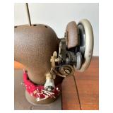 Antique Singer Sewing Machine in Wooden Table with Drawers