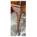 Antique Singer Sewing Machine in Wooden Table with Drawers