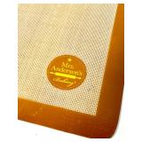 Collection of Assorted Bakeware and Baking Sheets Collection of Assorted Bakeware and Baking Sheets