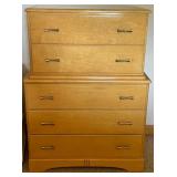 Vintage Wooden 5-Drawer Chest of Drawers Vintage Wooden 5-Drawer Chest of Drawers