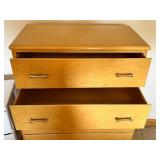Vintage Wooden 5-Drawer Chest of Drawers Vintage Wooden 5-Drawer Chest of Drawers