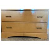 Vintage Wooden 5-Drawer Chest of Drawers Vintage Wooden 5-Drawer Chest of Drawers