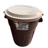 Pair of Rubbermaid Roughneck 32-Gallon Trash Cans with Lids