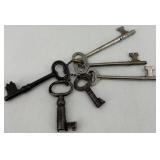 Set of 5 Vintage Skeleton Keys with Chain