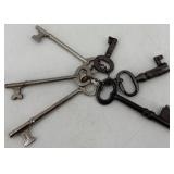 Set of 5 Vintage Skeleton Keys with Chain