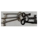 Set of 5 Vintage Skeleton Keys with Chain