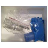 Misc serving platters, oven mitts a... Misc serving platters, oven mitts a...