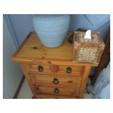 Pair of sturdy wood matching 4-draw... Pair of sturdy wood matching 4-draw...