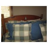 Queen size log wood bed with beddin... Queen size log wood bed with beddin...