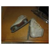 3 pair of vintage ice skates in bot... 3 pair of vintage ice skates in bot...