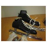 3 pair of vintage ice skates in bot... 3 pair of vintage ice skates in bot...