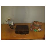 Vintage Wood suitcase style ornamen... Vintage Wood suitcase style ornamen...