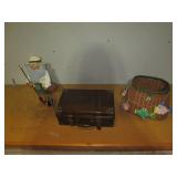 Vintage Wood suitcase style ornamen... Vintage Wood suitcase style ornamen...