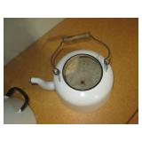 Large Enamelware lidded teapot and ... Large Enamelware lidded teapot and ...