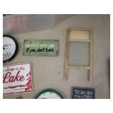 Covered tote with picnic theme tabl... Covered tote with picnic theme tabl...