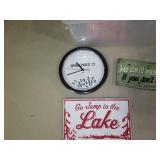 Covered tote with picnic theme tabl... Covered tote with picnic theme tabl...