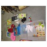 Covered tote containing Vintage Sta... Covered tote containing Vintage Sta...