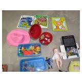 Covered tote containing Vintage Sta... Covered tote containing Vintage Sta...