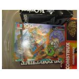 Covered tote containing Vintage gam... Covered tote containing Vintage gam...