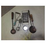 Lot of vintage metal kitchen utensi... Lot of vintage metal kitchen utensi...