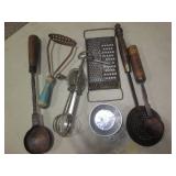 Lot of vintage metal kitchen utensi... Lot of vintage metal kitchen utensi...