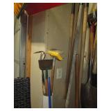 Large lot of shovels, rakes and yar... Large lot of shovels, rakes and yar...