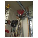 Large lot of shovels, rakes and yar... Large lot of shovels, rakes and yar...