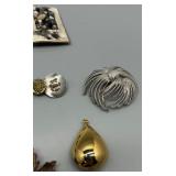 Large Collection of Vintage Brooches, Pins, Pendants and Charms