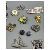 Large Collection of Vintage Brooches, Pins, Pendants and Charms