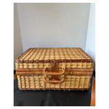 VTG Woven Wicker Double Handle Twist Turn Lock Service For 4 Picnic Basket