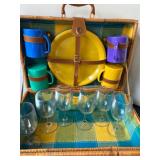 VTG Woven Wicker Double Handle Twist Turn Lock Service For 4 Picnic Basket