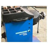 Hofmann Geodyna 2300 Tire Balancer EEWB700C Hofmann Geodyna 2300 Tire Balancer EEWB700C