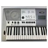Yamaha PSRE413 Keyboard (Works With Batteries Needs Power Cord)