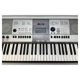 Yamaha PSRE413 Keyboard (Works With Batteries Needs Power Cord)