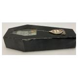 DISNEY The Huanted Mansion 999 Happy Haunts Event 2003 Tombstone Gift Pin Coffin