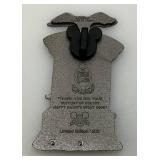 DISNEY The Huanted Mansion 999 Happy Haunts Event 2003 Tombstone Gift Pin Coffin