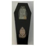 DISNEY The Huanted Mansion 999 Happy Haunts Event 2003 Tombstone Gift Pin Coffin