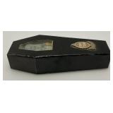 DISNEY The Huanted Mansion 999 Happy Haunts Event 2003 Tombstone Gift Pin Coffin