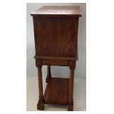 Small Three Drawer Chest Oak Table 23 3/4" L x 39 1/2" H x 15 3/4" W
