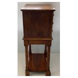 Small Three Drawer Chest Oak Table 23 3/4" L x 39 1/2" H x 15 3/4" W
