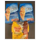 Cat Food Lot â Meow Mix Tender Centers & 9Lives Daily Essentials (3 Bags)