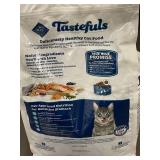 Blue Buffalo Tastefuls Adult Cat Food Sensitive Stomach 5 lb