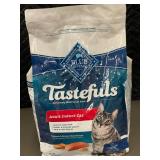 Blue Buffalo Tastefuls Adult Indoor Cat Food, Salmon & Brown Rice, 5 lbs
