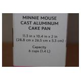 Farberware Minnie Mouse Cast Aluminum Cake Pan Farberware Minnie Mouse Cast Aluminum Cake Pan