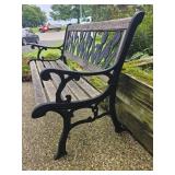 Charming Iron Garding Bench with Tulip Design Charming Iron Garding Bench with Tulip Design