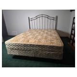 Stylish Metal Queen Size Bed Set Stylish Metal Queen Size Bed Set
